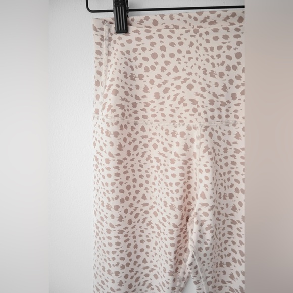 TAVI High Waisted Legging - Picture 6 of 9